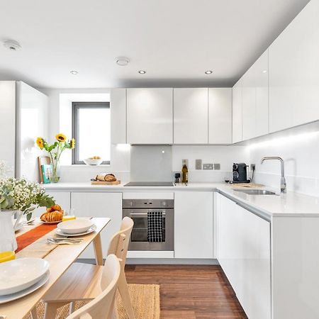 Modern Luxe Apt Just 10 Mins From Tower Bridge! Easy Access To Tube And Bus لندن المظهر الخارجي الصورة