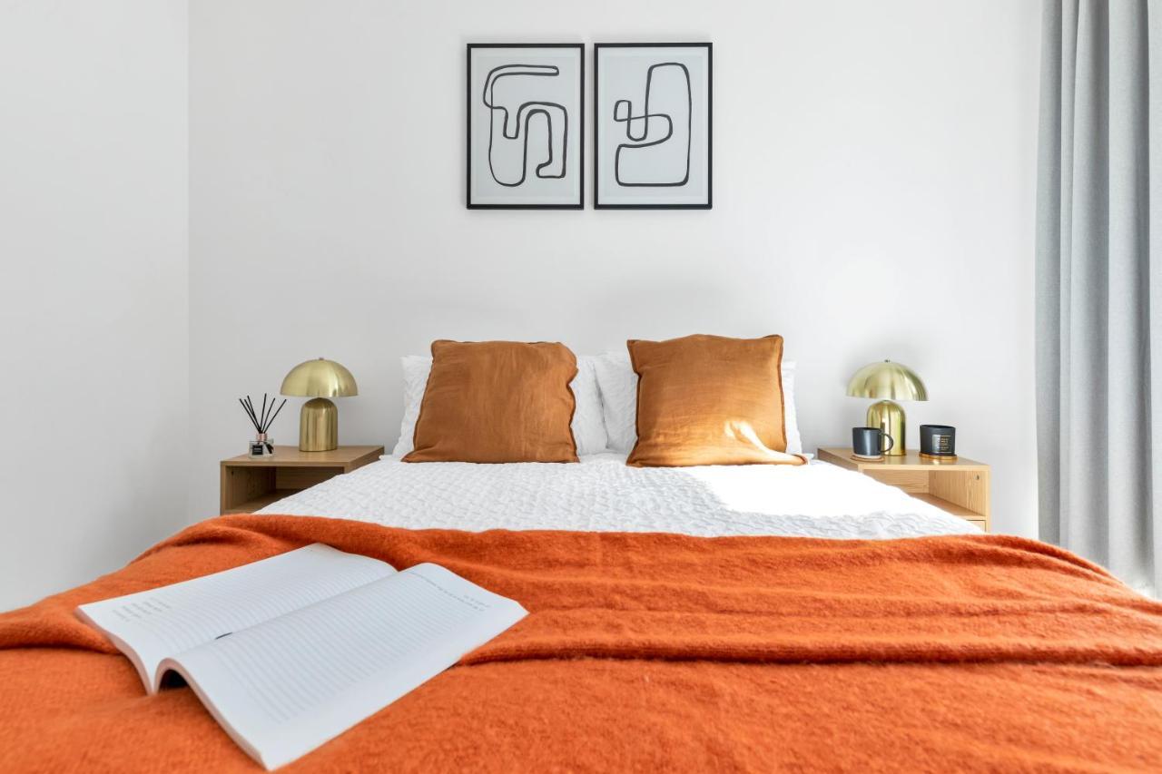 Modern Luxe Apt Just 10 Mins From Tower Bridge! Easy Access To Tube And Bus لندن المظهر الخارجي الصورة