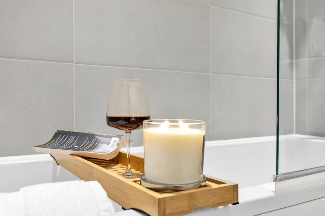 Modern Luxe Apt Just 10 Mins From Tower Bridge! Easy Access To Tube And Bus لندن المظهر الخارجي الصورة