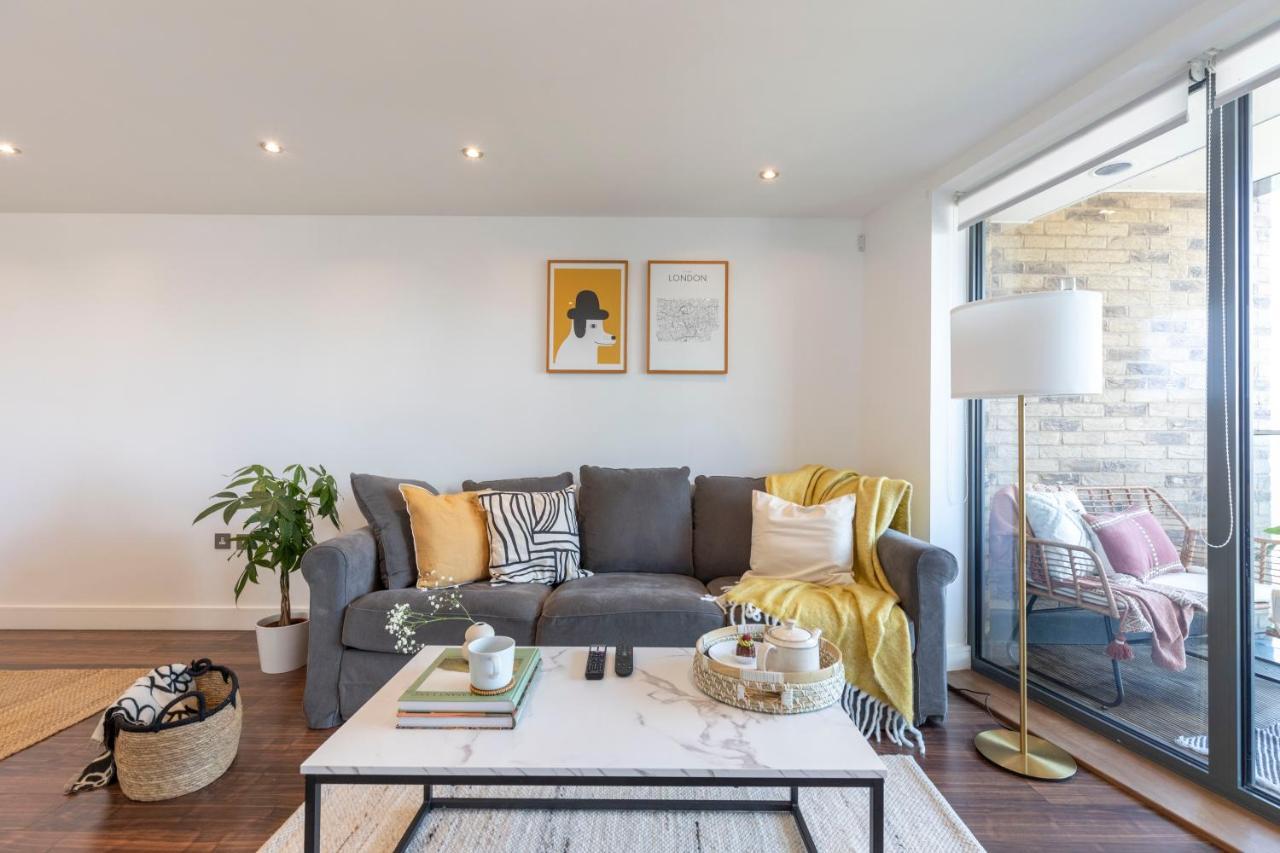 Modern Luxe Apt Just 10 Mins From Tower Bridge! Easy Access To Tube And Bus لندن المظهر الخارجي الصورة