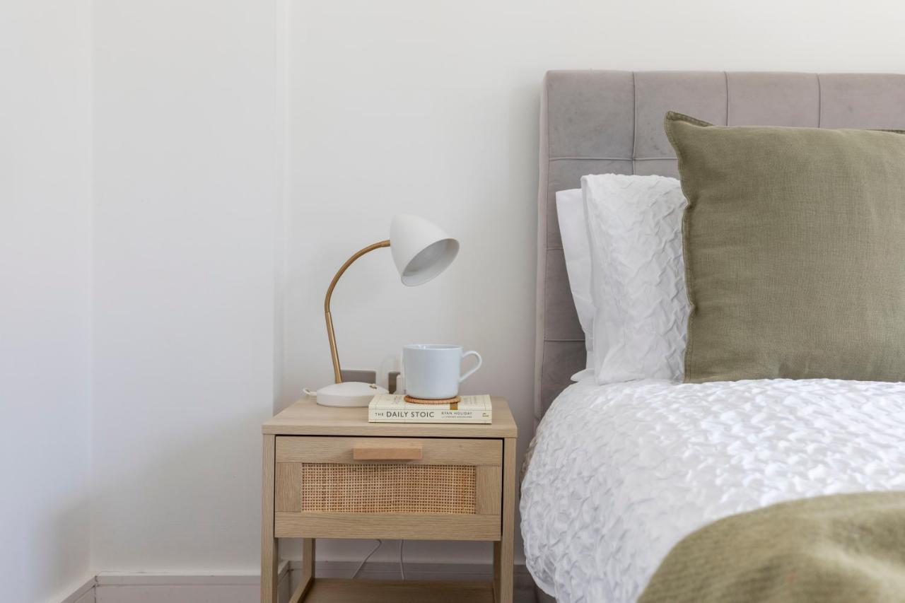 Modern Luxe Apt Just 10 Mins From Tower Bridge! Easy Access To Tube And Bus لندن المظهر الخارجي الصورة