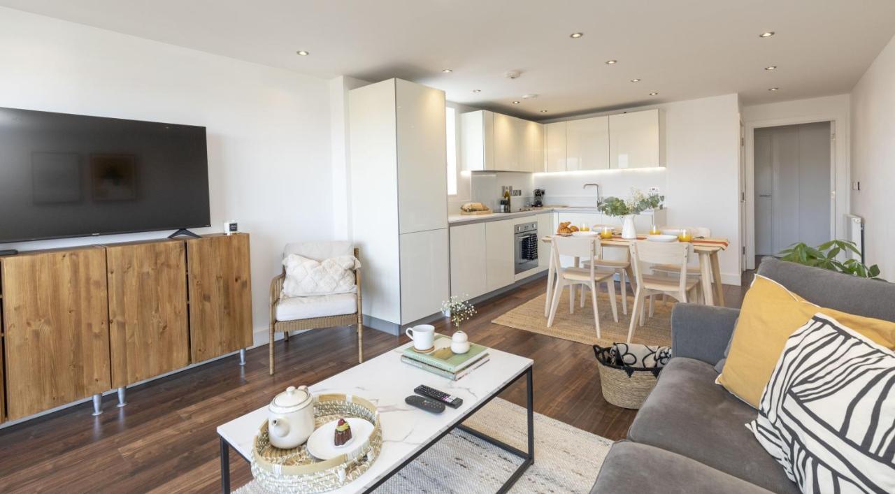 Modern Luxe Apt Just 10 Mins From Tower Bridge! Easy Access To Tube And Bus لندن المظهر الخارجي الصورة