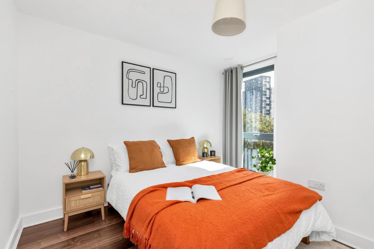 Modern Luxe Apt Just 10 Mins From Tower Bridge! Easy Access To Tube And Bus لندن المظهر الخارجي الصورة