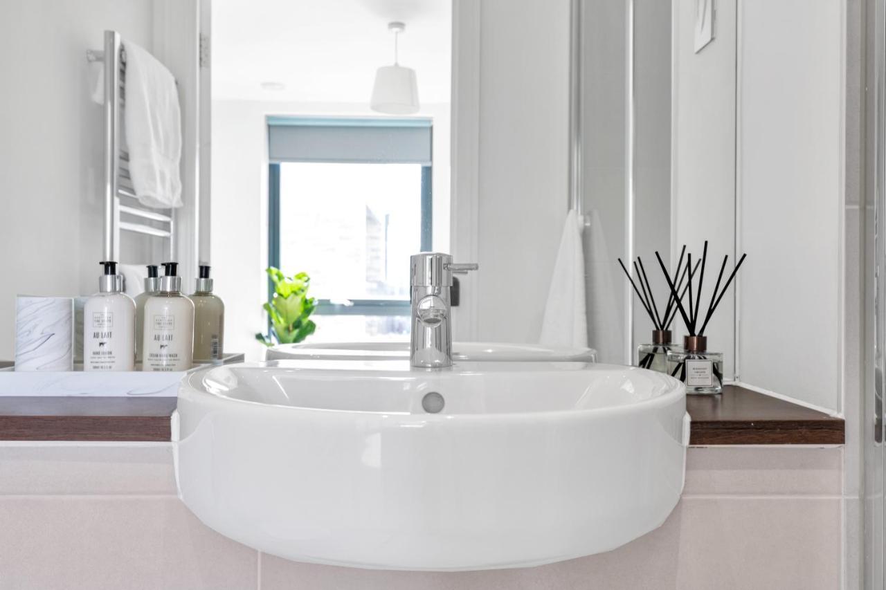 Modern Luxe Apt Just 10 Mins From Tower Bridge! Easy Access To Tube And Bus لندن المظهر الخارجي الصورة