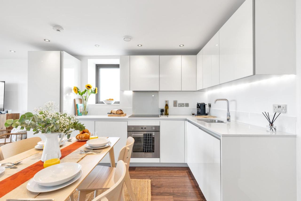 Modern Luxe Apt Just 10 Mins From Tower Bridge! Easy Access To Tube And Bus لندن المظهر الخارجي الصورة