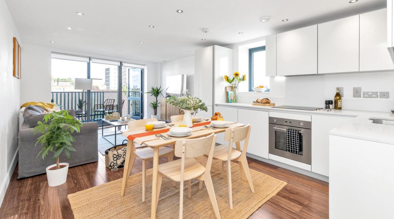 Modern Luxe Apt Just 10 Mins From Tower Bridge! Easy Access To Tube And Bus لندن المظهر الخارجي الصورة