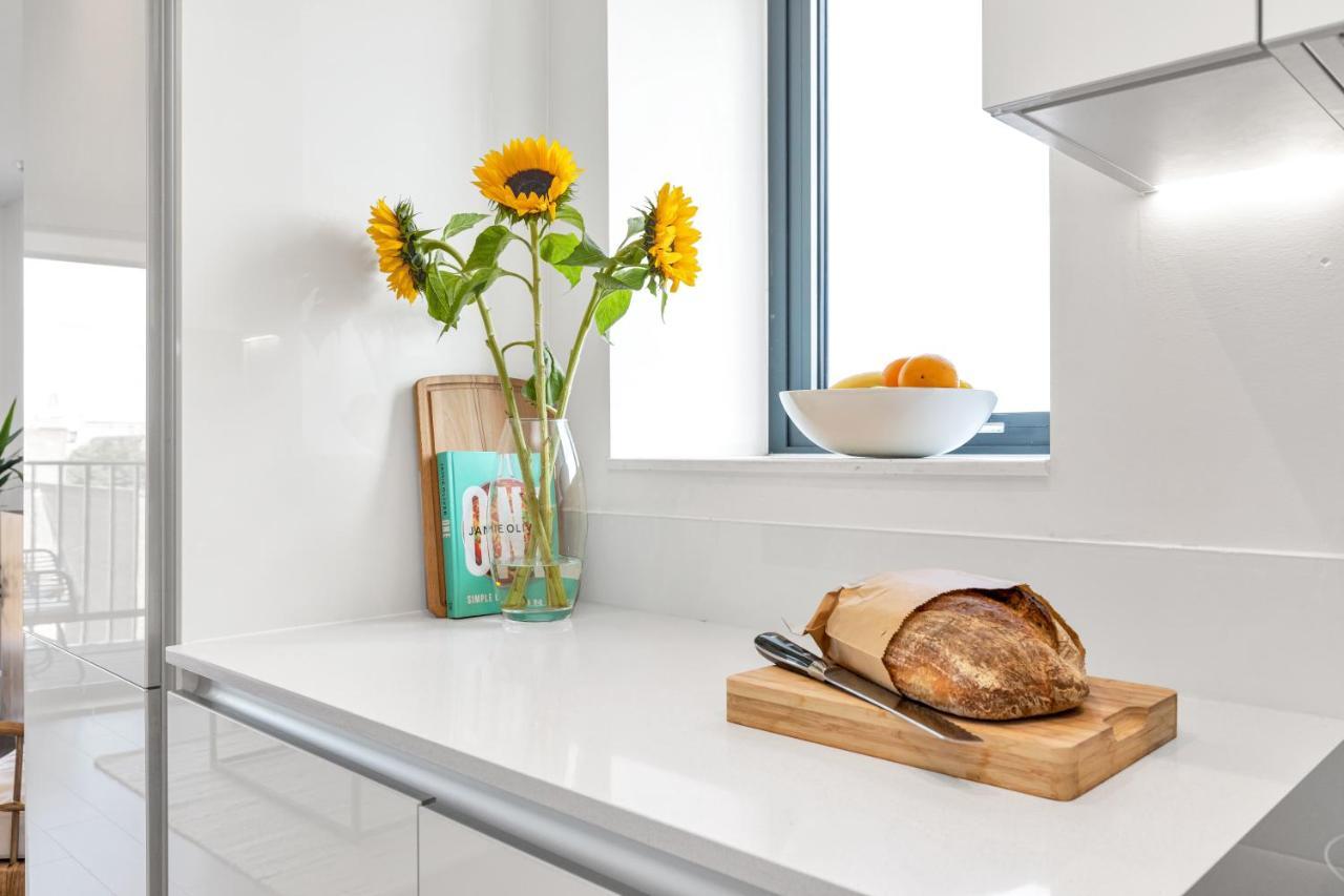 Modern Luxe Apt Just 10 Mins From Tower Bridge! Easy Access To Tube And Bus لندن المظهر الخارجي الصورة