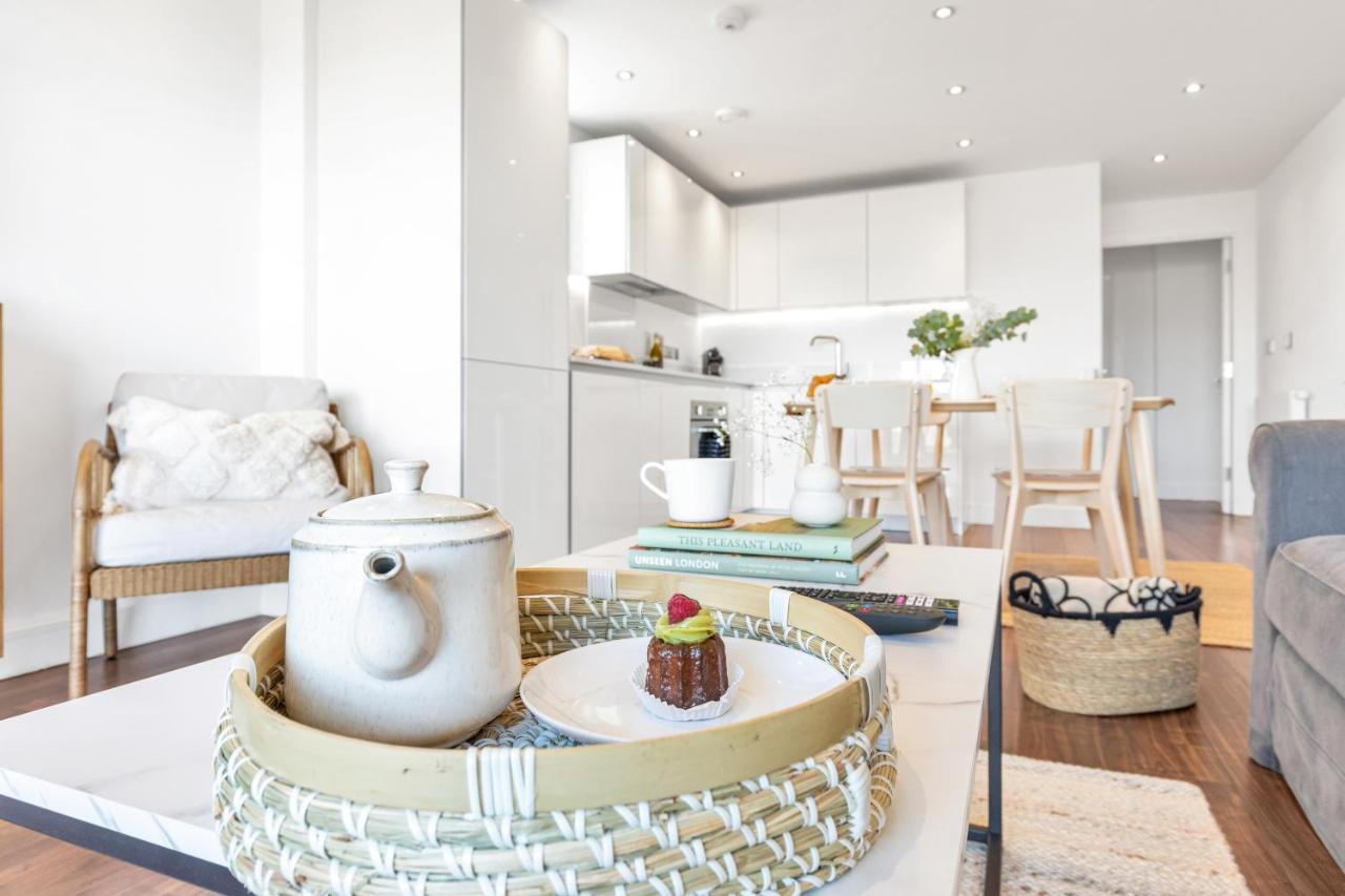 Modern Luxe Apt Just 10 Mins From Tower Bridge! Easy Access To Tube And Bus لندن المظهر الخارجي الصورة
