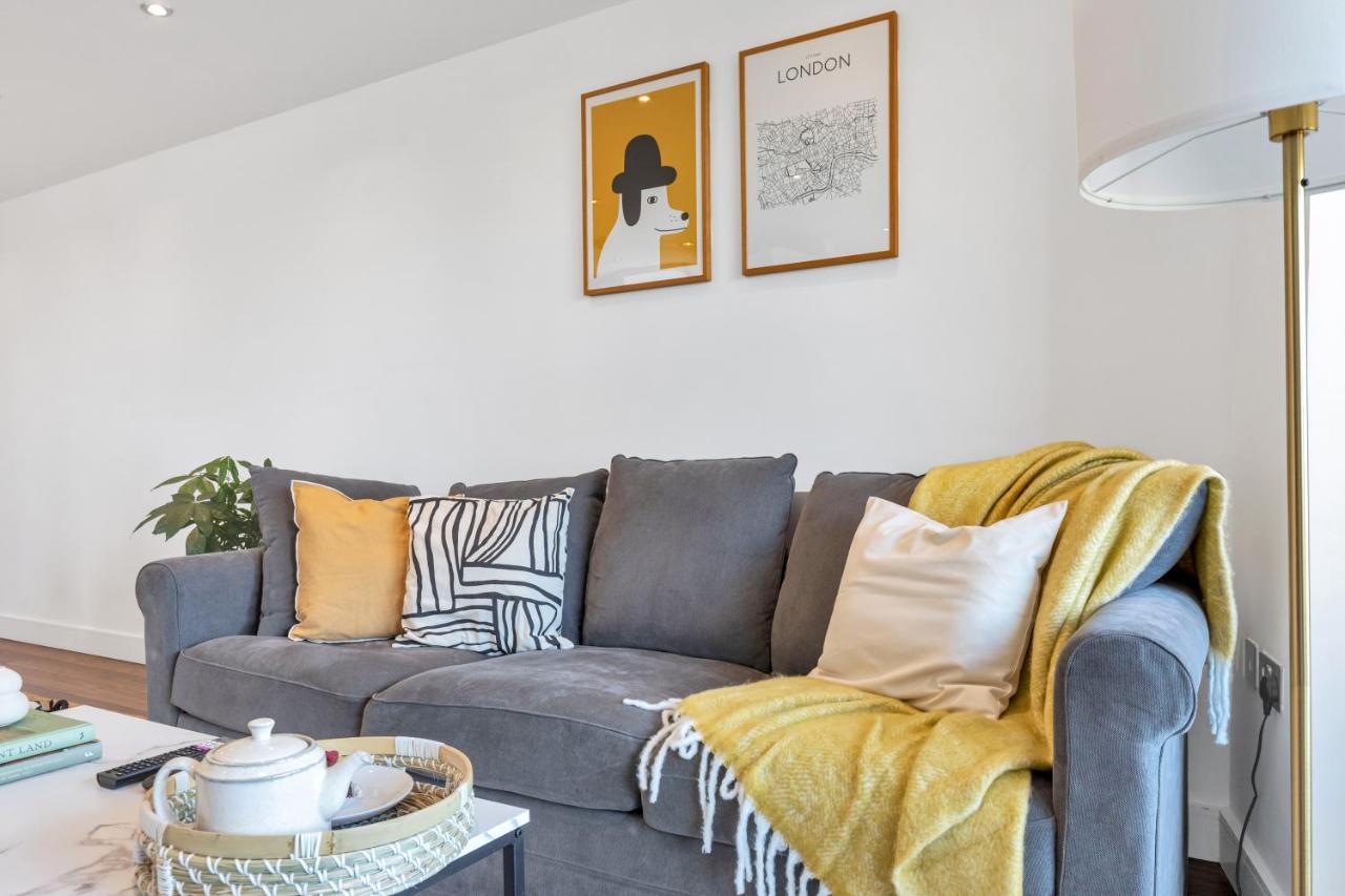 Modern Luxe Apt Just 10 Mins From Tower Bridge! Easy Access To Tube And Bus لندن المظهر الخارجي الصورة